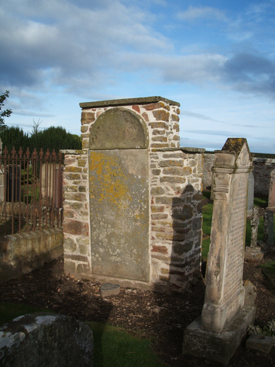 Picture of the churchyard at Essil.