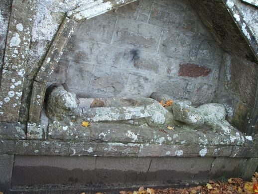 Picture of the tomb of Alexander Innes in Lhanbryde churchyard.