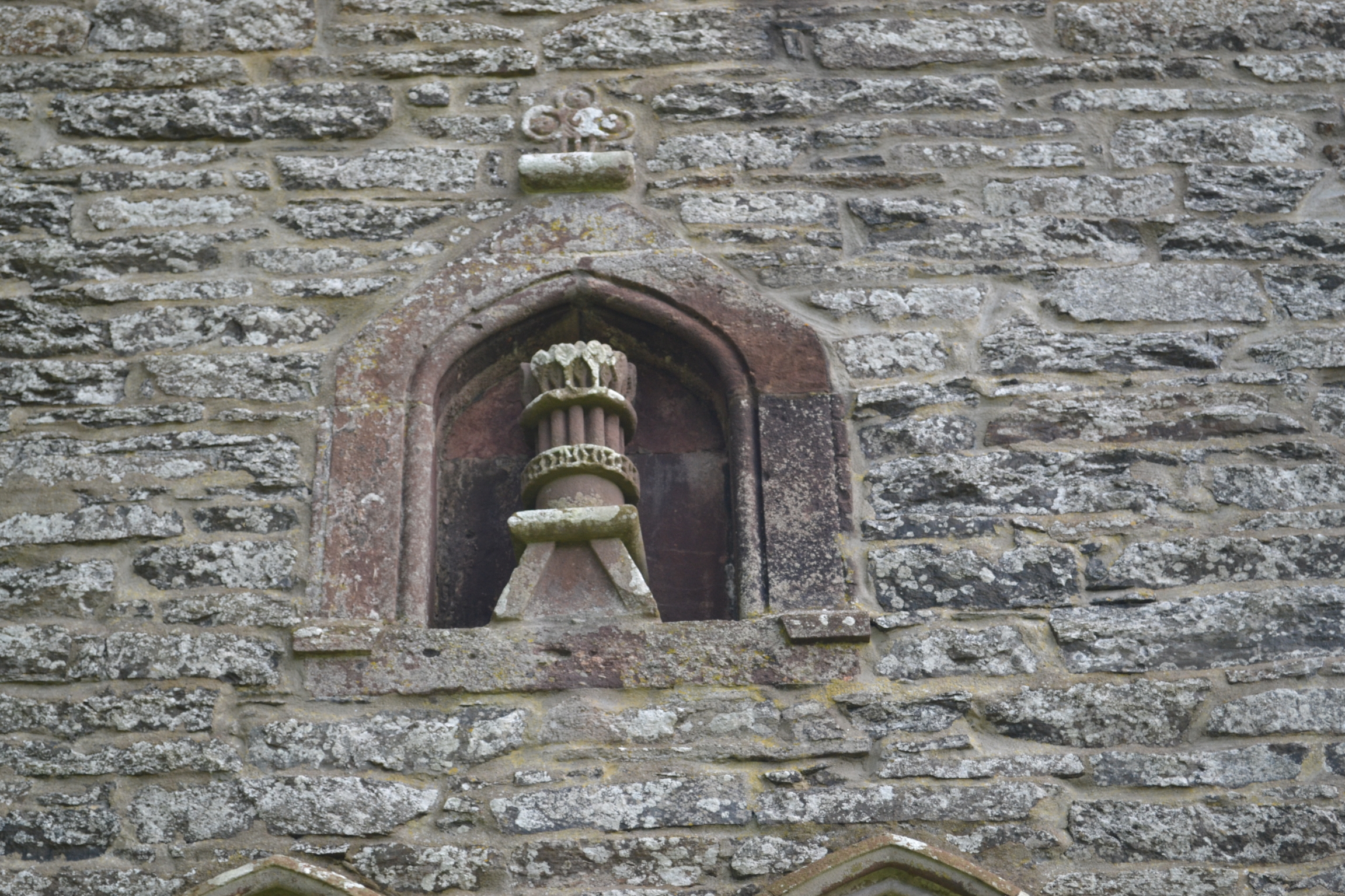 Picture of the 'Arrows Stone' at Woodhead of Fetterletter Episcopal Church.