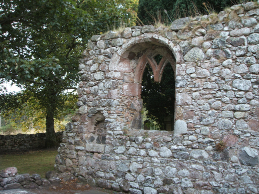 Photo of piscina and window on south side of the Choir.